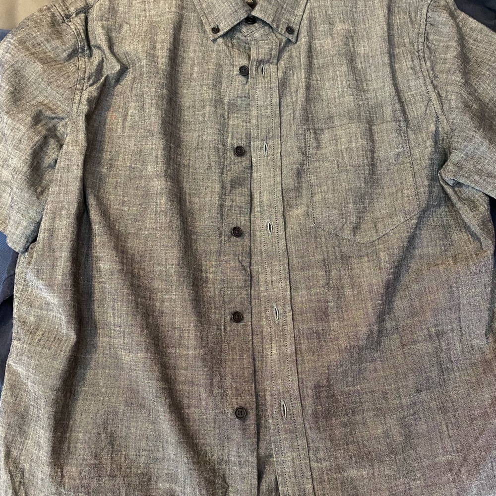 BANANA REPUBLIC - Men’s short sleeve button down shirt.  Excellent condition.
